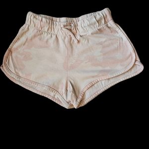 Camo shorts light pink